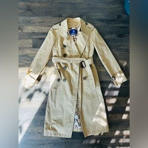[SOLD] Burberry trench coat - size 38 (Small)